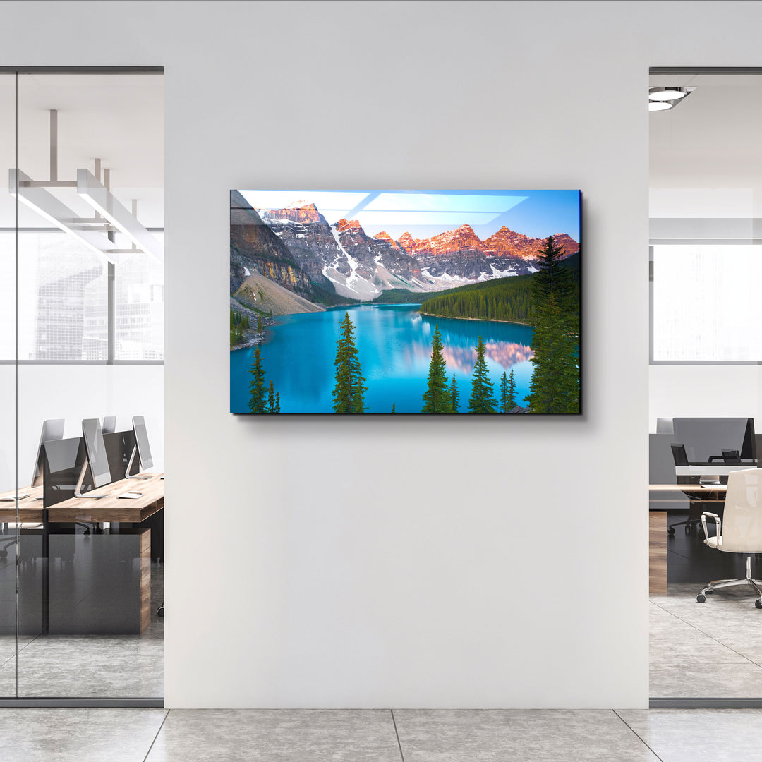 ・"Dawn over Moraine Lake in Canada's Banff National Park"・Glass Wall Art